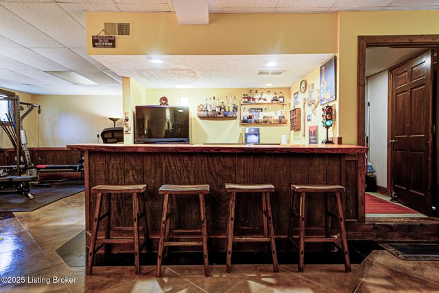 9400 Floydsburg Rd, Louisville, KY 40245