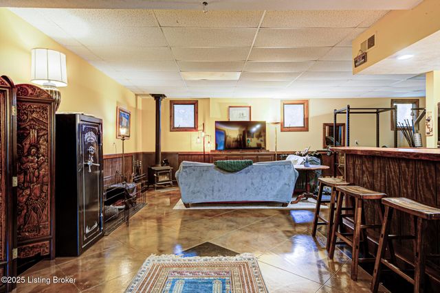 9400 Floydsburg Rd, Louisville, KY 40245