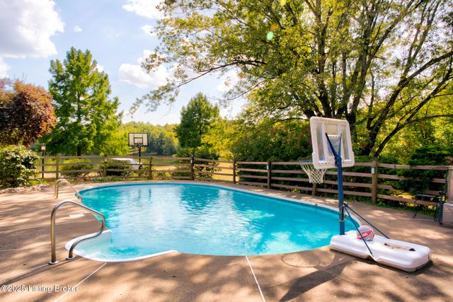 9400 Floydsburg Rd, Louisville, KY 40245