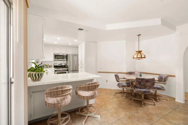 2062 Susan Ct, Escondido, CA 92026