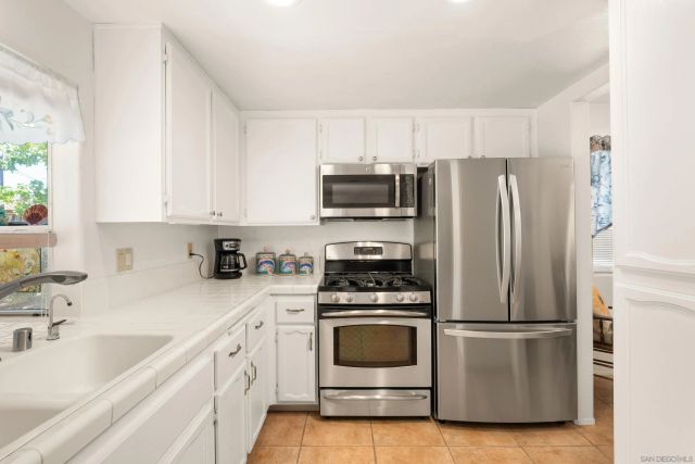 2062 Susan Ct, Escondido, CA 92026