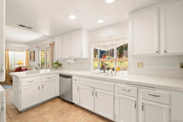 2062 Susan Ct, Escondido, CA 92026
