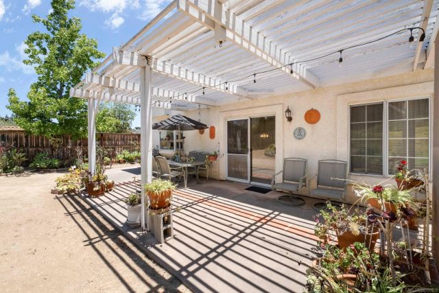 2062 Susan Ct, Escondido, CA 92026