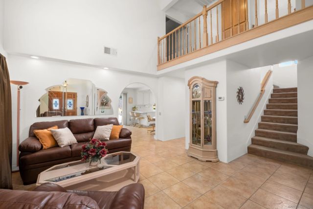 2062 Susan Ct, Escondido, CA 92026