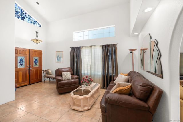 2062 Susan Ct, Escondido, CA 92026
