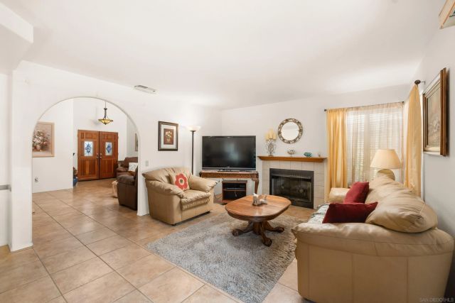 2062 Susan Ct, Escondido, CA 92026