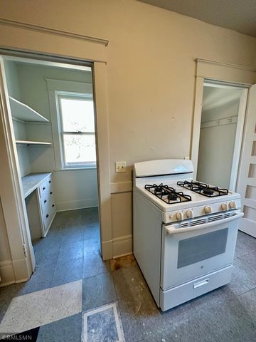 1047 Hudson Road, Saint Paul, MN 55106