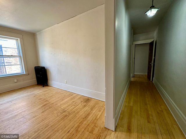 1047 Hudson Road, Saint Paul, MN 55106