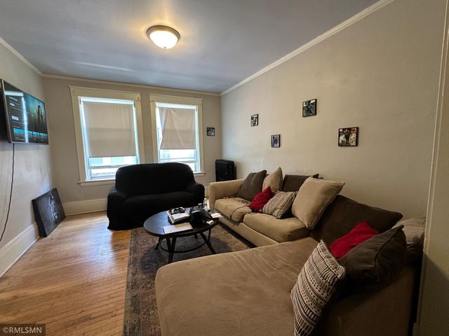 1047 Hudson Road, Saint Paul, MN 55106