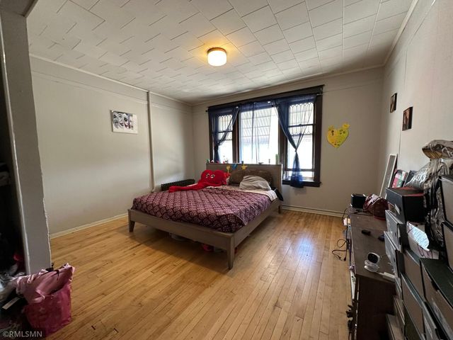 1047 Hudson Road, Saint Paul, MN 55106