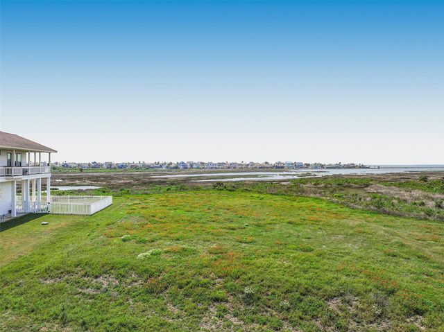 3906 Curlew Drive, Galveston, TX 77554