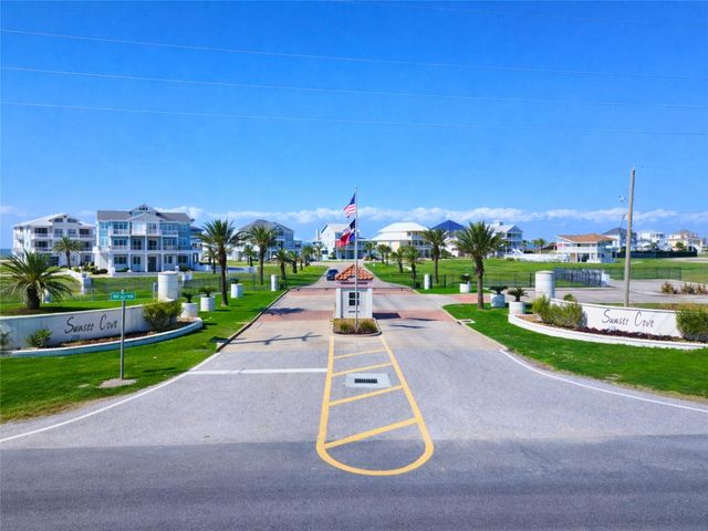 3906 Curlew Drive, Galveston, TX 77554