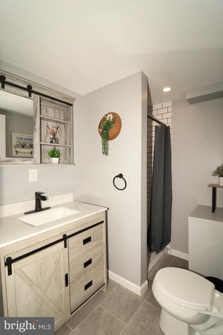 30 LINDY LN, Boyertown, PA 19512