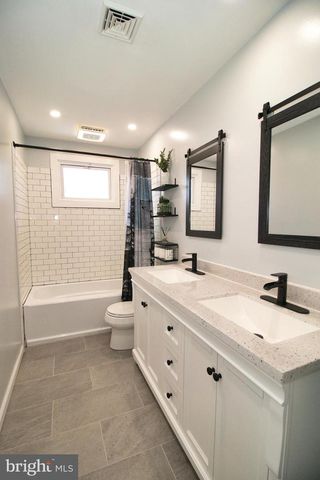 30 LINDY LN, Boyertown, PA 19512