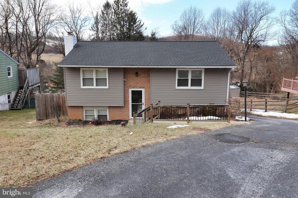 30 LINDY LN, Boyertown, PA 19512