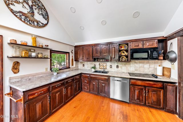 201 Kenwood Avenue, Bethlehem, NY 12054