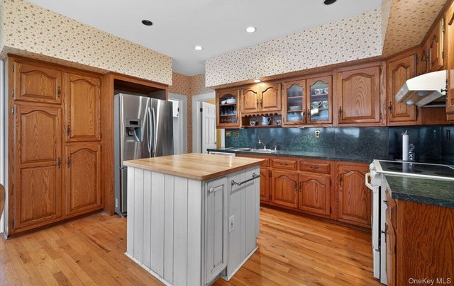 1174 5th Avenue, East Northport, NY 11731