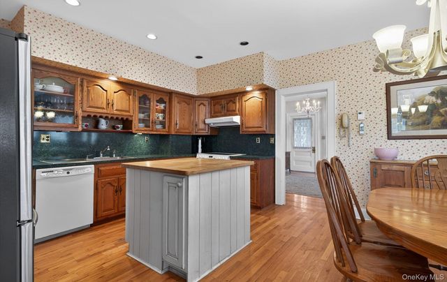 1174 5th Avenue, East Northport, NY 11731