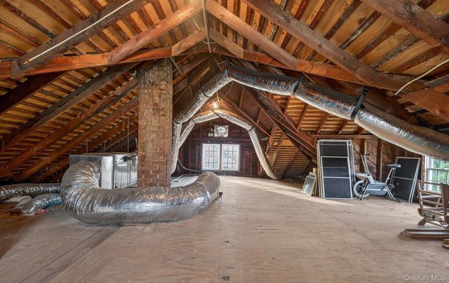 1174 5th Avenue, East Northport, NY 11731