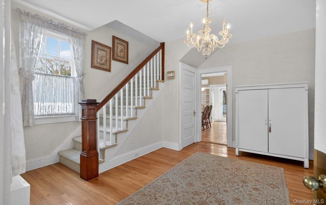 1174 5th Avenue, East Northport, NY 11731