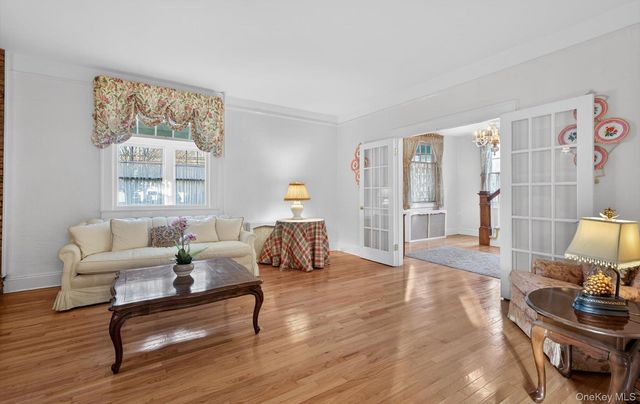 1174 5th Avenue, East Northport, NY 11731