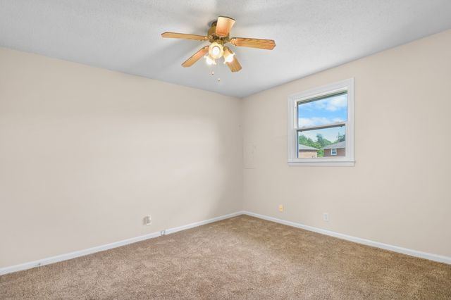 120 Tandy Dr, Clarksville, TN 37042