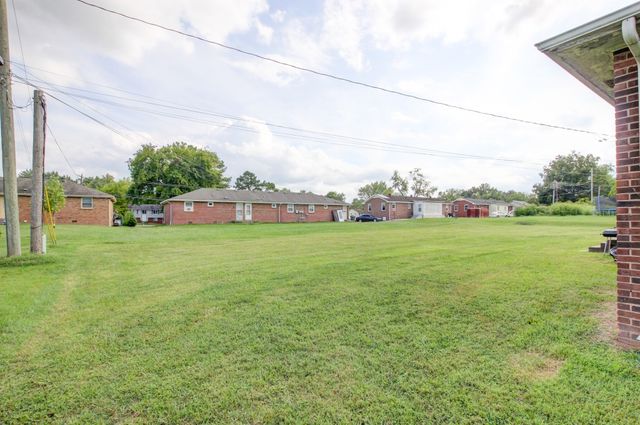 120 Tandy Dr, Clarksville, TN 37042