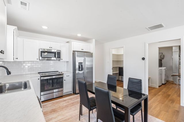 2601 FRAZIER LP, Columbia, MO 65202