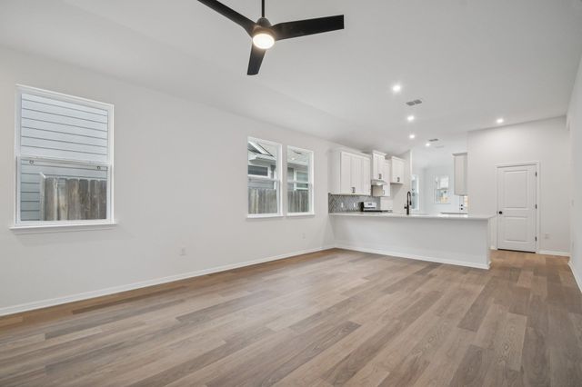 509 Porter Country PKWY, Buda, TX 78610