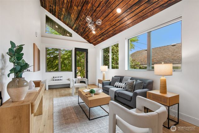 6515 Ellis Avenue S, Seattle, WA 98108