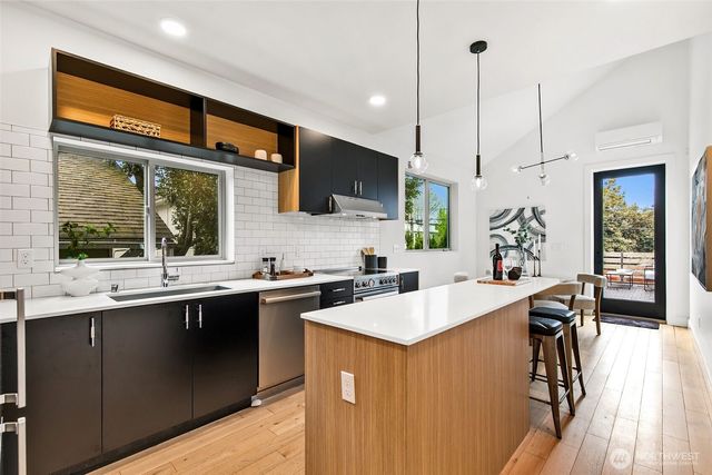 6515 Ellis Avenue S, Seattle, WA 98108