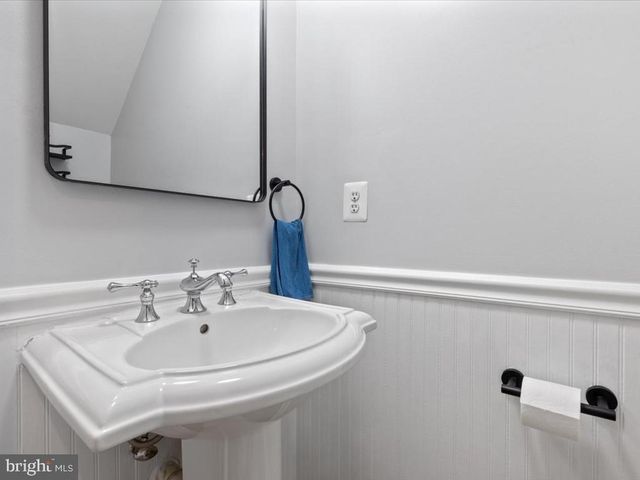 20345 BOWFONDS ST, Ashburn, VA 20147