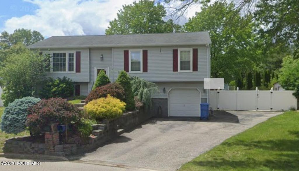105 Conrad Court, Manchester, NJ 08759