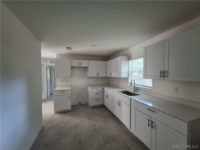 6 S Barbour Street, Beverly Hills, FL 34465