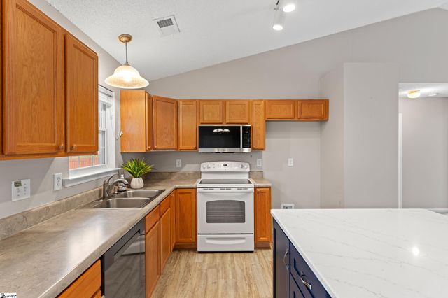 2 Reid Valley Court, Taylors, SC 29687