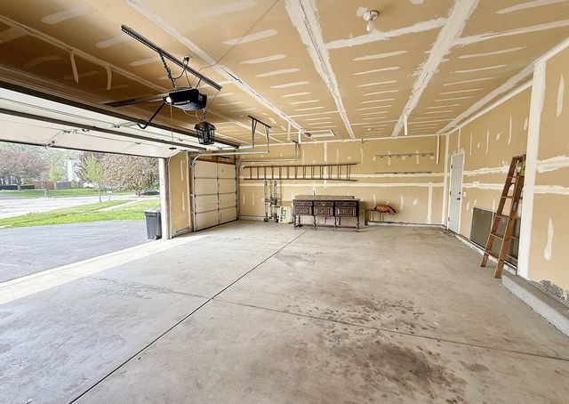 25410 W Latham Court, Plainfield, IL 60585