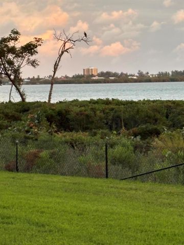 27 Harbour Isles Drive W 105, Fort Pierce, FL 34949