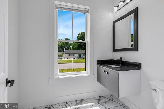 2817 DEREK RD, Alexandria, VA 22306