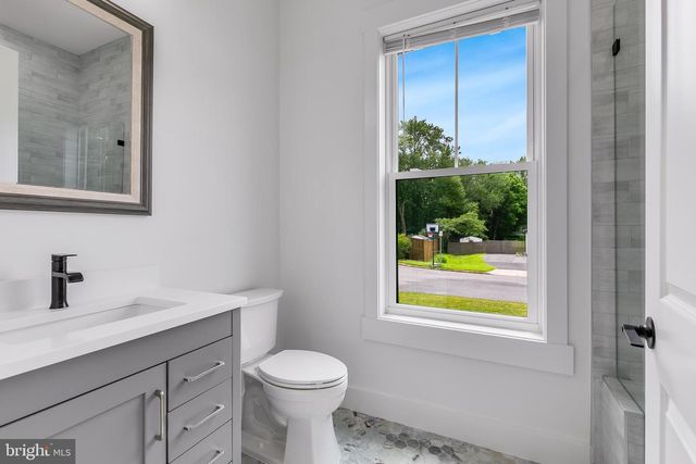 2817 DEREK RD, Alexandria, VA 22306