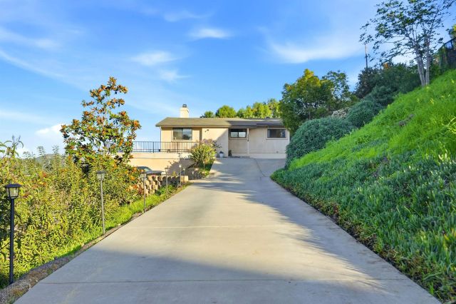 1216 Merritt Dr, El Cajon, CA 92020