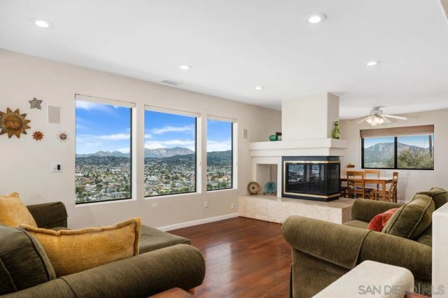 1216 Merritt Dr, El Cajon, CA 92020