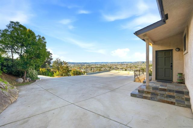 1216 Merritt Dr, El Cajon, CA 92020