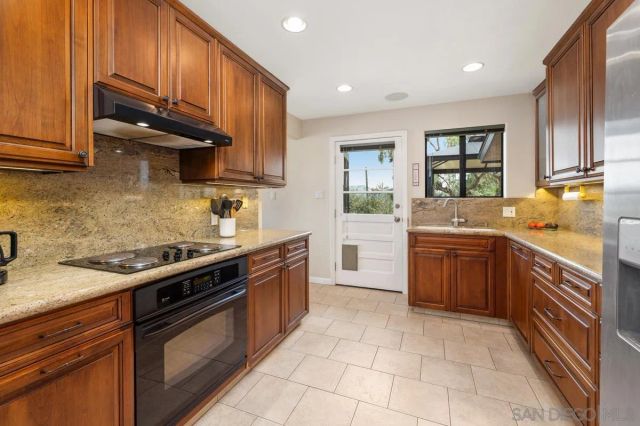 1216 Merritt Dr, El Cajon, CA 92020