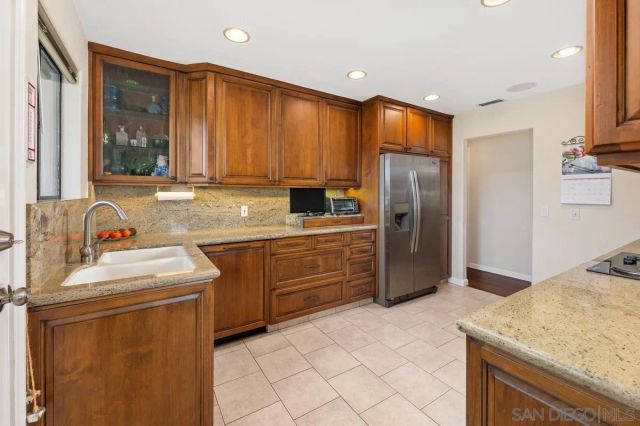 1216 Merritt Dr, El Cajon, CA 92020