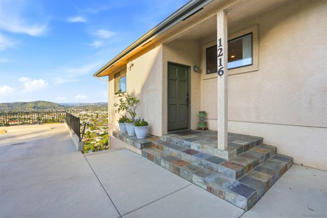 1216 Merritt Dr, El Cajon, CA 92020