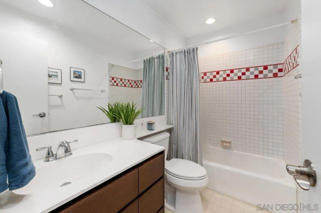 1216 Merritt Dr, El Cajon, CA 92020