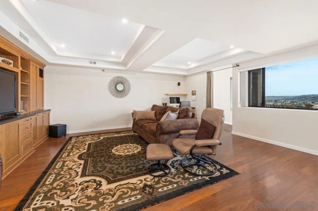 1216 Merritt Dr, El Cajon, CA 92020