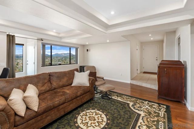 1216 Merritt Dr, El Cajon, CA 92020