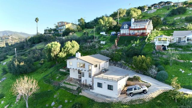 1216 Merritt Dr, El Cajon, CA 92020