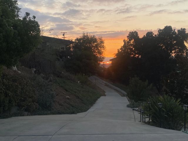 1216 Merritt Dr, El Cajon, CA 92020